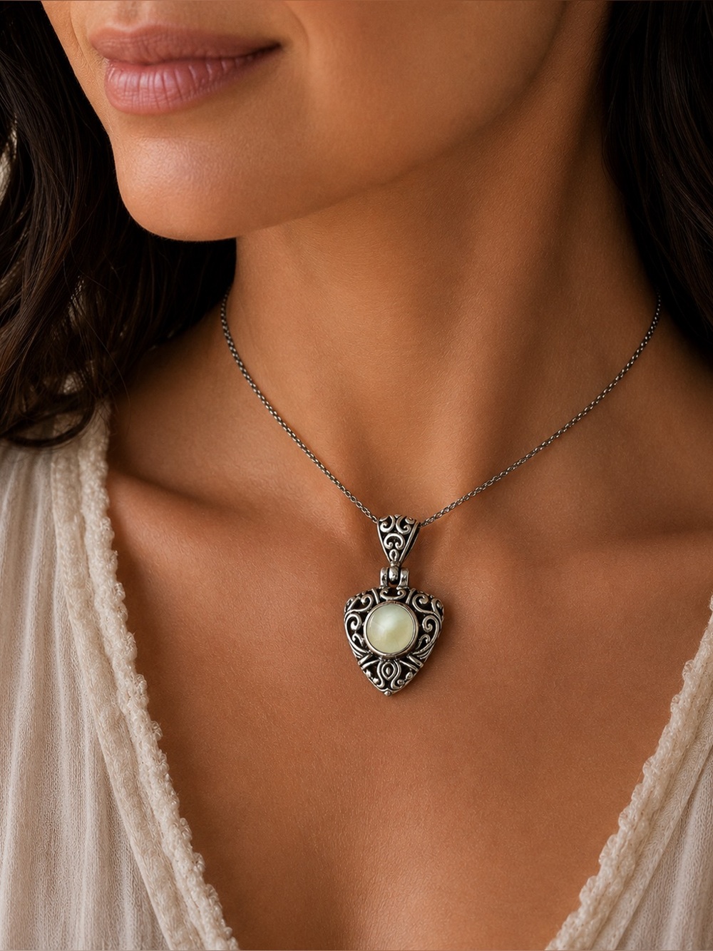 VTG Relios 925 Sterling Silver Southwestern Mother of Pearl Cabochon Pendant 10g